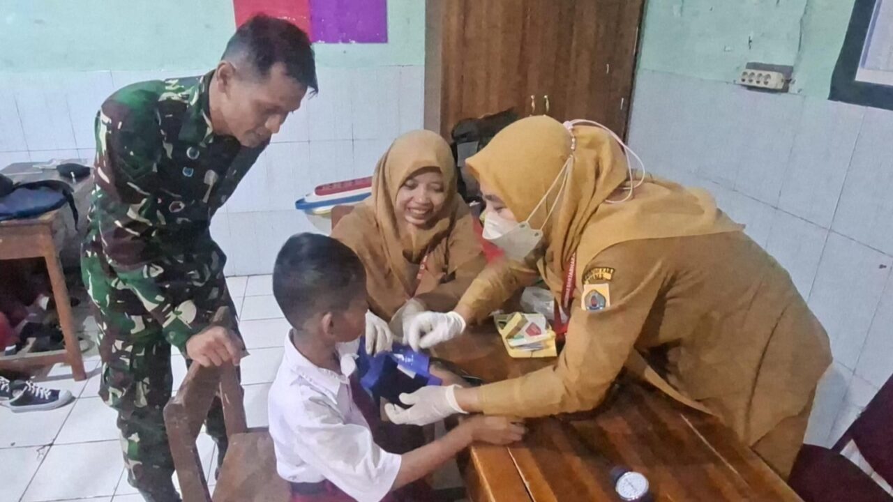 TMMD ke-127 Brebes Dorong Deteksi Dini Penyakit Tidak Menular di Sekolah Dasar Banjarharjo