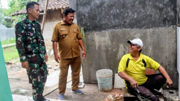 Satgas TMMD dan Pemdes Cikuya Kawal Pembangunan MCK Mushola Hingga 70 Persen