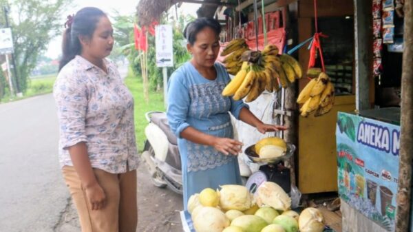 TMMD Reguler 127 Dorong Ekonomi Warga, Pedagang Takjil Desa Cikuya Raup Omzet Selama Ramadan