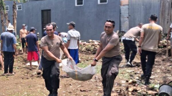 Polres Tegal dan Warga Siapkan Mushola Sementara bagi Korban Tanah Bergerak di Desa Kajen
