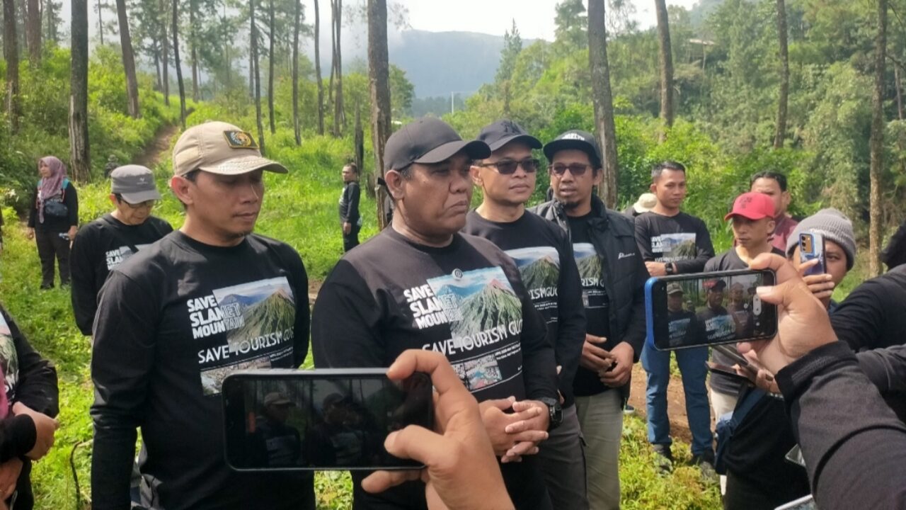 Wakil Bupati Tegal Ahmad Kholid Pimpin Penanaman Pohon di Gunung Slamet  Pulihkan Pariwisata Guci