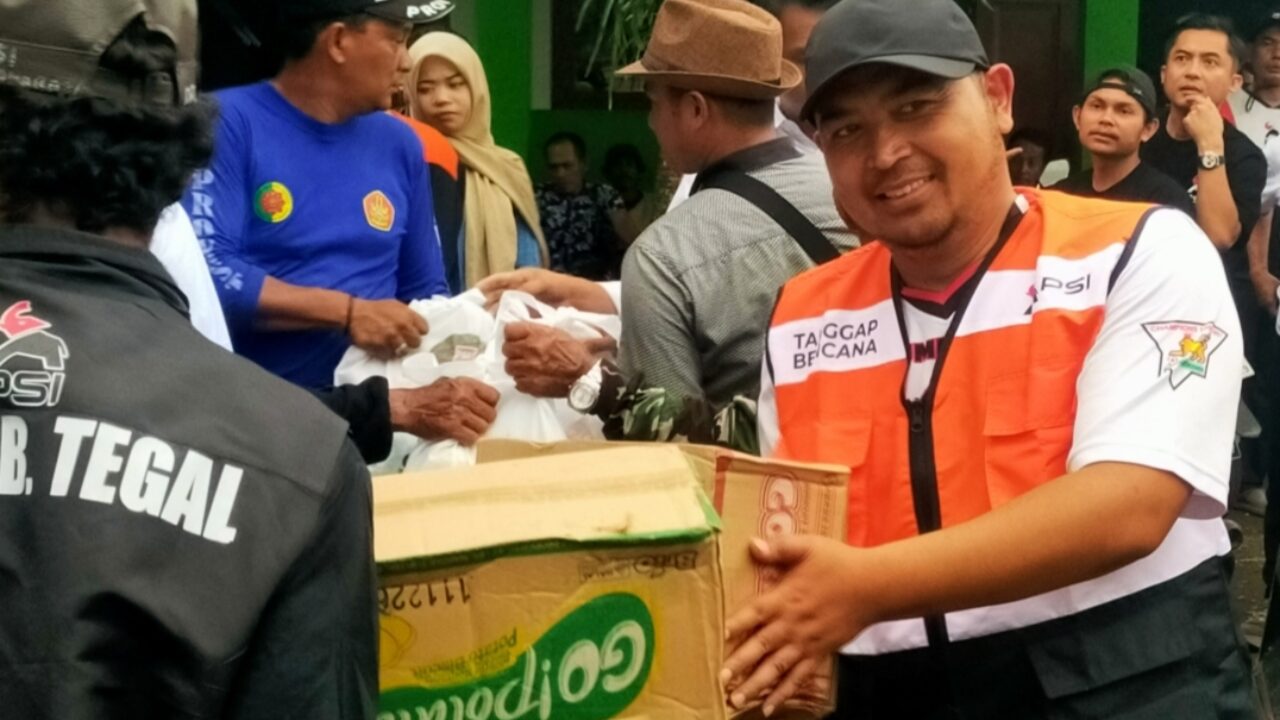 PSI Turun Gunung! Kirab Budaya Disertai Banjir Bantuan Bagi Warga Tegal