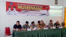 Suasana Musrenbang Kecamatan Bumiayu, Senin (2/2/2026). Kepala Desa Penggarutan Rosy Ibnu Hidayat mengeluhkan belum adanya anggaran kebencanaan di tahun pertama kepemimpinan Bupati Paramitha-Wurja, padahal wilayah selatan Brebes rawan banjir bandang. (Foto: Portal Pantura/Yudhi Prasetyo)