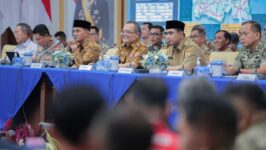 Gubernur Jawa Tengah Ahmad Luthfi saat memimpin rapat koordinasi persiapan Lebaran 2026, Semarang, Senin (9/3/2026). Luthfi mengingatkan kepala daerah menjaga integritas dan menjauhi korupsi pascakasus hukum yang berturut-turut menjerat Bupati Pati dan Bupati Pekalongan. (Foto: Ist)