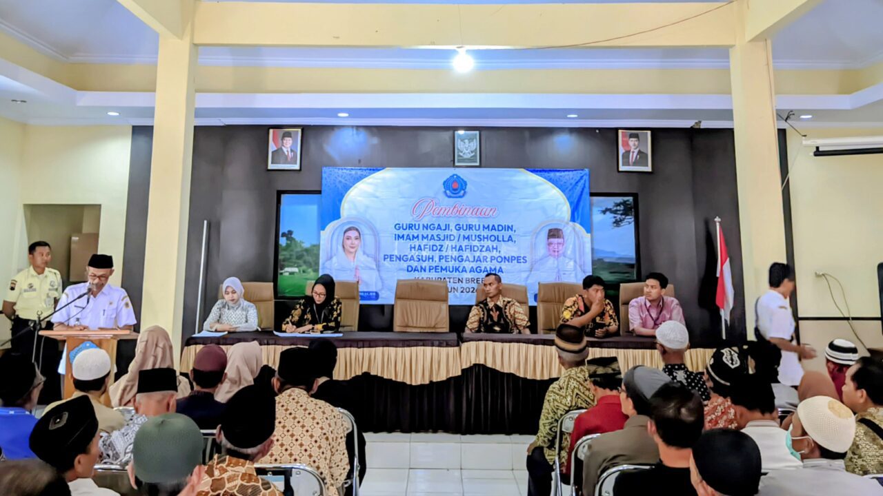 Pemkab Brebes Salurkan Insentif, Ratusan Tokoh Agama Tonjong Ikuti Pembinaan Keagamaan