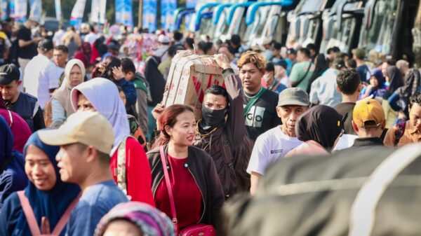 Adhi Karya Berangkatkan Pemudik Gratis ke Solo, Yogyakarta, dan Surabaya