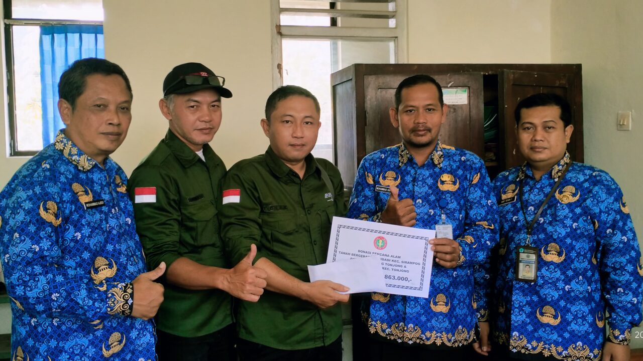PGRI Tonjong Bantu Korban Tanah Bergerak Sridadi Brebes, Rp8,8 Juta Terkumpul