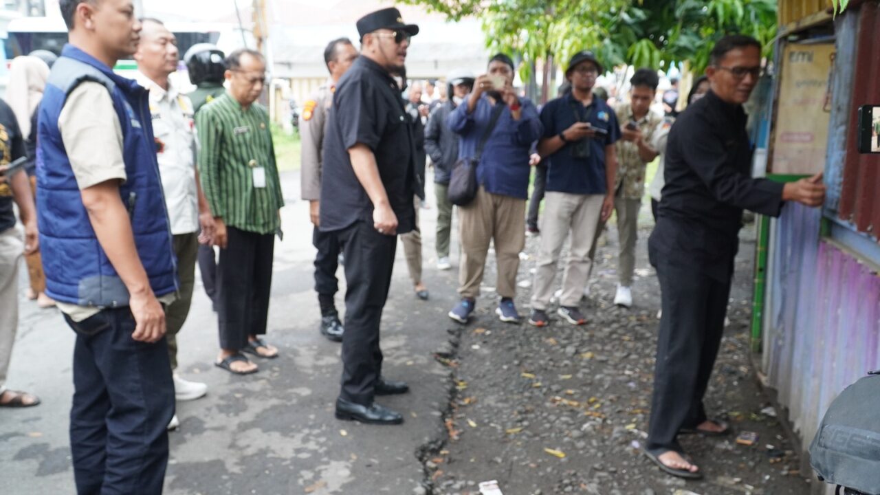 Wali Kota Tegal Sapu Bersih “Warung Madol”, Tujuh Lapak Dibongkar!