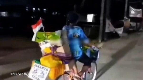 Bapak Asal Jakarta Pilih Gowes Sepeda Ontel ke Tegal untuk Mudik Lebaran