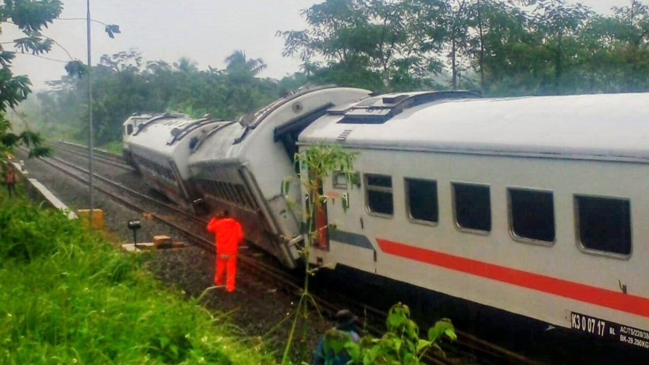 Insiden KA Bangunkarta di Bumiayu, Perjalanan Kereta di Jalur Selatan Terganggu Parah