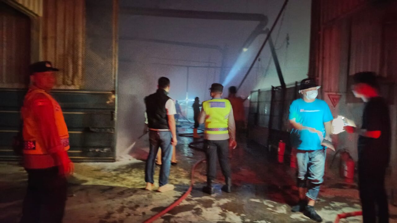Gudang PT SAS Kramat Tegal Terbakar, Rugi Rp15 Miliar