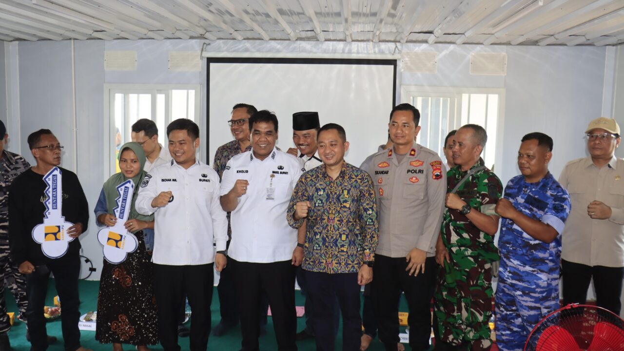 Polres Tegal Dukung Pemulihan Warga, 456 Huntara Diserahkan di Padasari