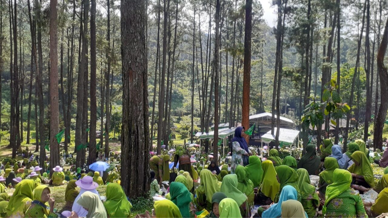 Istighosah Kubro Muslimat NU Brebes, Ribuan Jamaah Padati Tuk Sirah Pemali