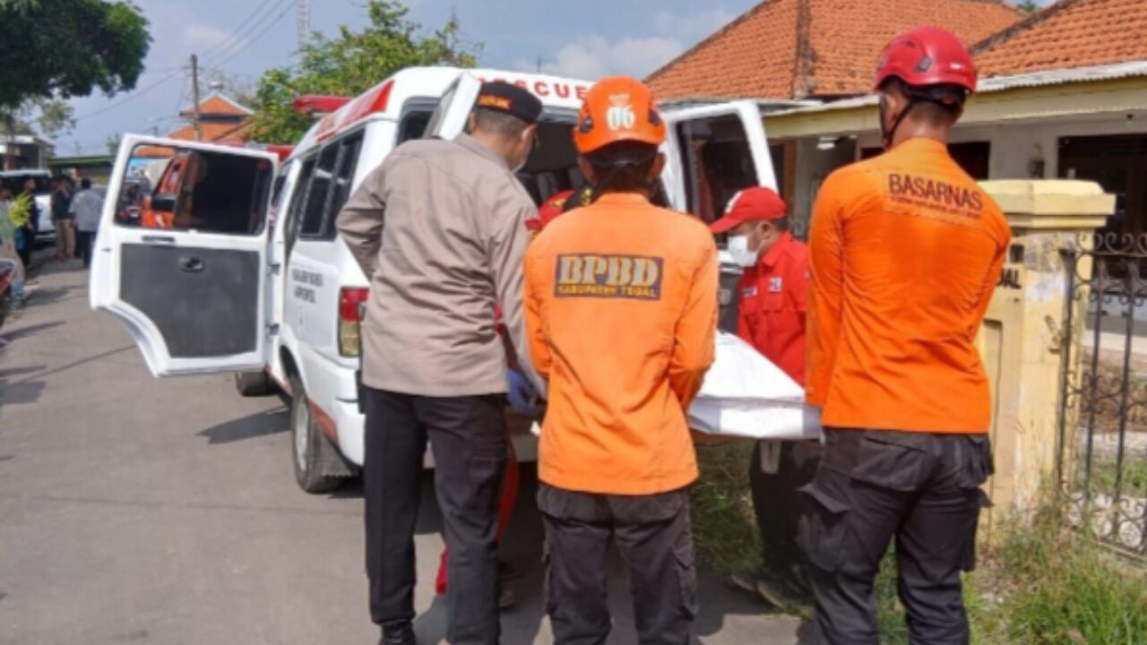 Pria Ditemukan Meninggal di Dalam Sumur, Polisi dan Warga Lakukan Evakuasi