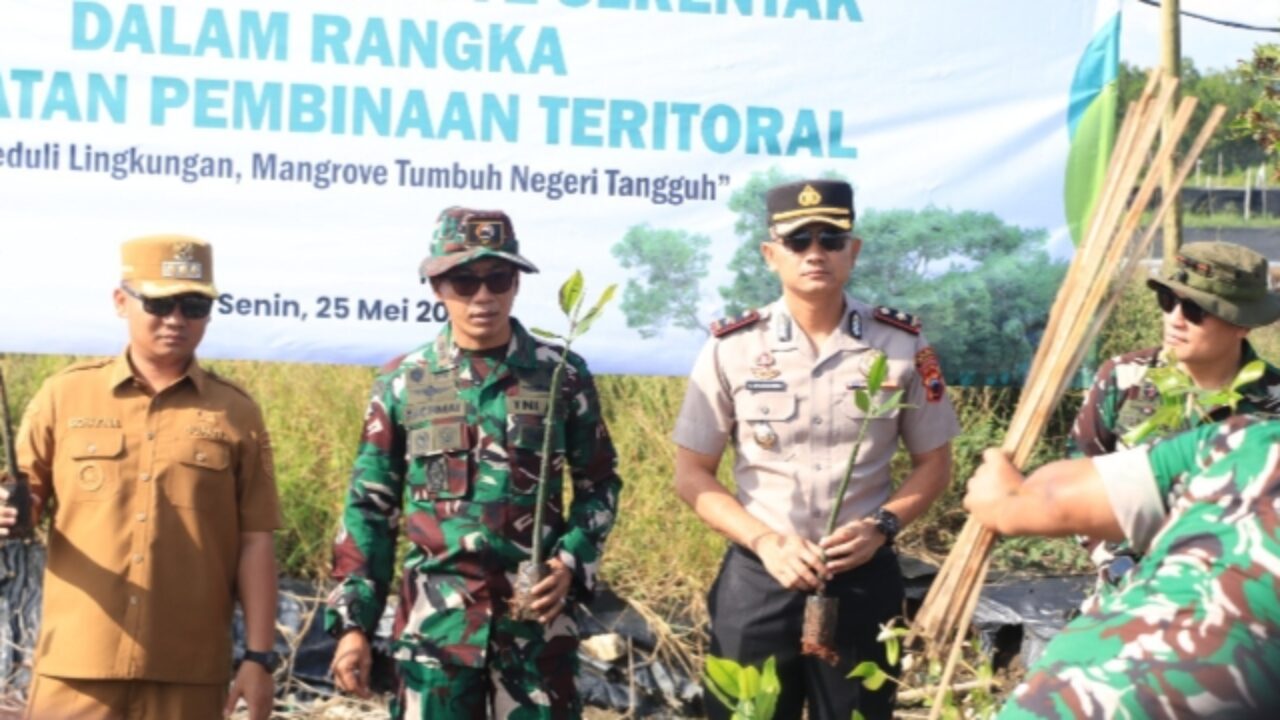 Jaga Ekosistem, Penanaman Mangrove Serentak Perkuat Sinergitas TNI-Polri