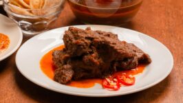Ilustrasi rendang daging sapi. (Foto: Pexels/Teguh S)