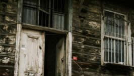 Ilustrasi rumah tua. (Foto: Ahmad Semsek/Pexels)