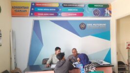 Suasana sekretariat pendaftaran siswa baru SMK MUTUBUMI. Foto: Portal Pantura/Yudhi Prasetyo.