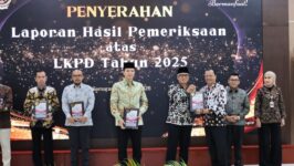 Wakil Bupati Brebes Wurja menerima Laporan Hasil Pemeriksaan (LHP) berisi opini WTP dari BPK RI Perwakilan Jawa Tengah di Semarang, Kamis (11/6/2026). Brebes meraih WTP ketujuh berturut-turut atas LKPD Tahun Anggaran 2025. (Foto: Portal Pantura/dok. Pemkab Brebes)