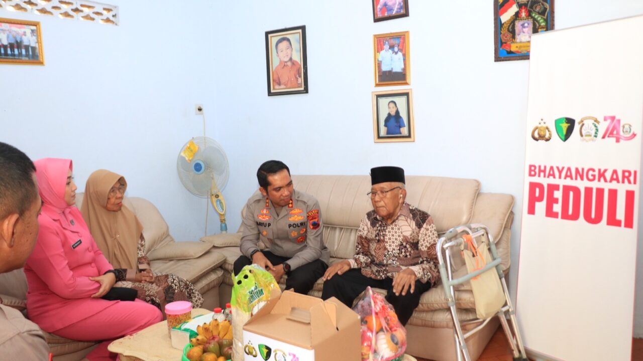 Hangatnya Kepedulian di Balik Tugas, Wajah Humanis Polres Tegal Saat Anjangsana