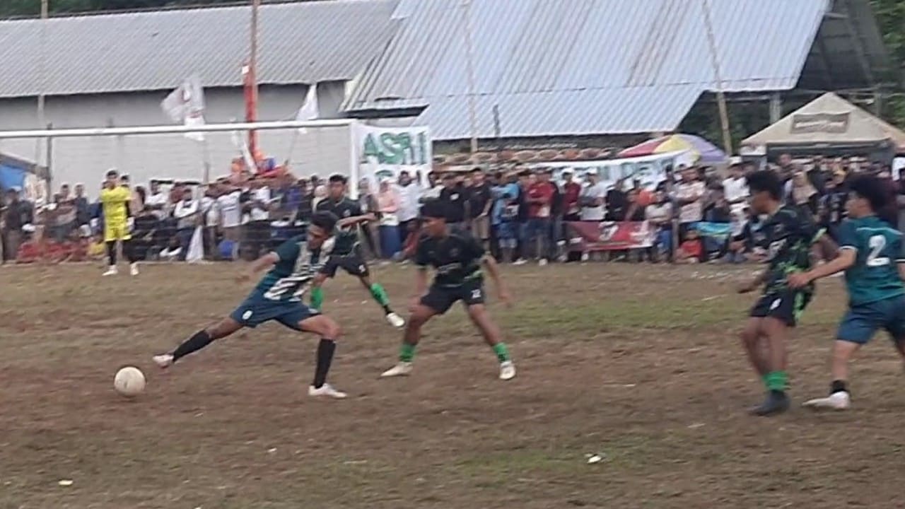 Laga sengit final Wurja Cup 2026 di lapangan Pejaten, Kalijurang, Kecamatan Tonjong, Kabupaten Brebes. (Foto: Portal Pantura/Yudhi P)