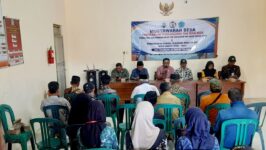 Kepala Desa Kalijurang Edi Riyanto bersama Camat Tonjong Lukman Hakim saat memimpin Musdes Perencanaan Tahunan di aula balai desa setempat, Kamis (23/7/2026). (Foto: Portal Pantura/Yudhi P)