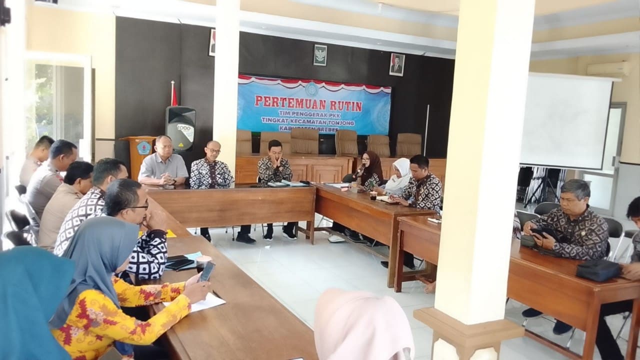 Suasana rapat persiapan HUT Kemerdekaan RI ke-81 di aula Kecamatan Tonjong, Brebes, Kamis (2/7/2026), dihadiri panitia dan Forkompincam. Foto: Portal Pantura/Brebes. (Foto: Portal Pantura/Yudhi)
