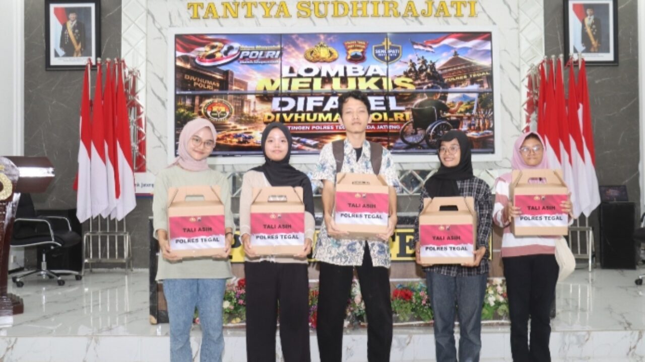 Lima Pelukis Difabel Asal Kabupaten Tegal Ikuti Lomba Konten Kreatif Divisi Humas Polri