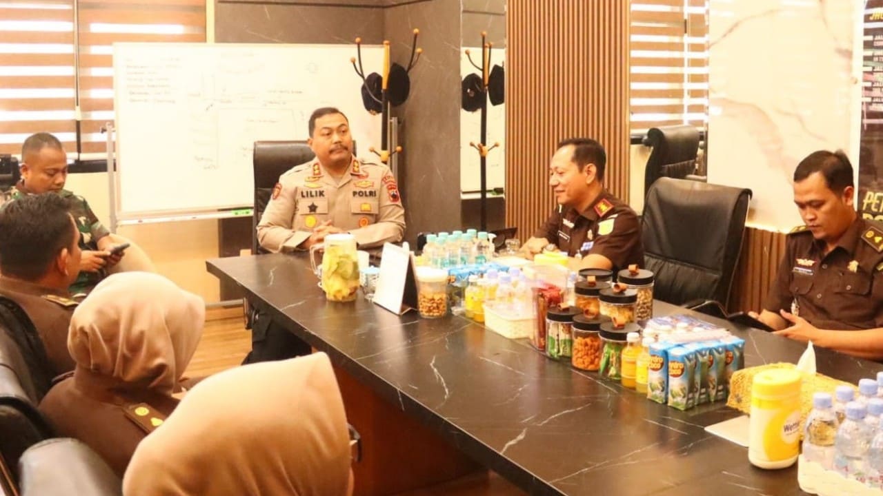 Kapolres Brebes AKBP Lilik Ardhiansyah saat menerima kunjungan silaturahmi Kajari Brebes dan Kasbrig 4/DR untuk memperkuat sinergi kamtibmas, Selasa (14/7/2026). (Foto: dok. Humas Polres Brebes)