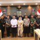 Bupati Brebes Paramitha Widya Kusuma berdialog dengan peserta didik Sespimmen Polri Angkatan ke-67 terkait kajian distribusi pupuk subsidi di Kabupaten Brebes.