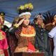 Bupati Brebes Paramitha Widya Kusuma tampil memukau mengenakan pakaian adat Papua saat memimpin Upacara Pengibaran Bendera Merah Putih memperingati HUT ke-81 RI di Alun-alun Brebes, Senin (17/8/2026). (Foto: Istimewa)