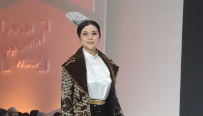 Batik Salem Brebes Pukau Panggung Jogja Fashion Week 2026