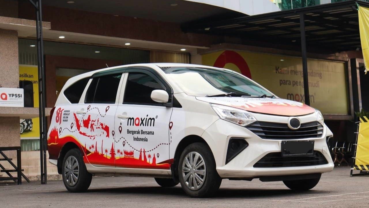 Salah satu unit Maxim Car berdesain khusus kepulauan Indonesia yang siap beroperasi untuk memberikan perjalanan gratis bagi masyarakat dalam rangka HUT ke-81 Kemerdekaan RI di 19 kota.