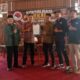Ketua Aliansi Perjuangan Pemekaran Kabupaten Brebes Agus Setiono di dampingi Sekjen Presidium Pemekaran Muh. Sobir menyerah Tritura kepada Anggota DPRD Jateng Muhammad Naryoko, S.Fil, I, MSi. (Foto: Portal Pantura/M Faqih Mawardi)