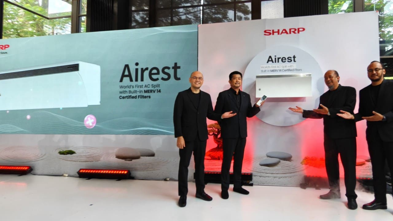 PT Sharp Electronics Indonesia resmi memperkenalkan AIREST, AC split pertama di dunia yang menggabungkan fungsi pendingin udara dan pemurni udara berstandar tinggi untuk hunian modern.