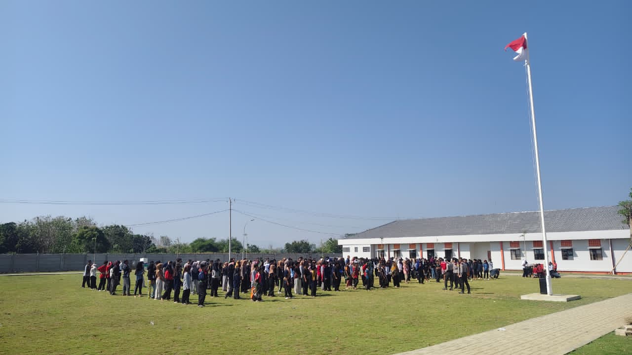 Siswa Sekolah Rakyat Kabupaten Brebes antusias mengikuti simulasi kepemimpinan dan outbound yang dipandu langsung oleh Taruna Akpol.