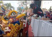 Pukau Warga, SMKN 1 Tonjong Tampilkan Atraksi Barongsai hingga Kostum Daur Ulang
