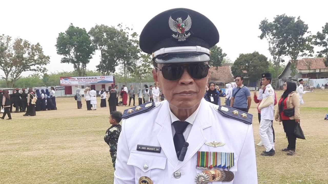 Mayor Inf (Purn) H. Abdul Mukhit, S.H. menyampaikan harapannya agar Indonesia semakin maju dan bermartabat saat mengikuti rangkaian peringatan HUT ke-81 RI di Kecamatan Tonjong. (Foto: Portal Pantura/Yudhi P)