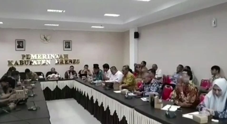 Panitia Khusus (Pansus) Pemekaran Kabupaten Brebes Selatan DPRD Provinsi Jawa Tengah saat melakukan kunjungan koordinasi bersama Pemkab Brebes di Ruang Rapat Bupati, Senin (10/8/2026).