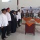 Prosesi pengambilan sumpah jabatan perangkat desa baru dan merotasi pejabat Pemdes Tonjong di Gedung Serbaguna Desa Tonjong, Brebes, Rabu (27/8/2026). (Portal Pantura/Yudhi P)