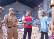 PMI Kabupaten Brebes Salurkan Bantuan Bagi Korban Musibah Tembok Bangunan Tua Ambrol di Bumiayu