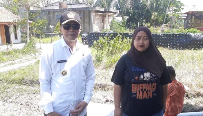 Warga Miskin Karangjongkeng Tonjong Terima Bantuan Jamban Sehat dari Bumdesma UPK Berkah Tonjong