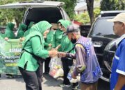 Momen Haru Tukang Becak di Brebes Terima Sembako Gratis dari Persit Kodim 0713