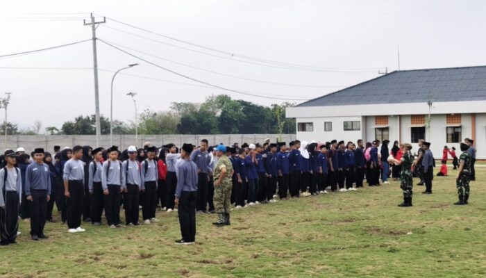 Kadet Unhan Latih Disiplin Siswa Sekolah Rakyat Terintegrasi 1 Brebes
