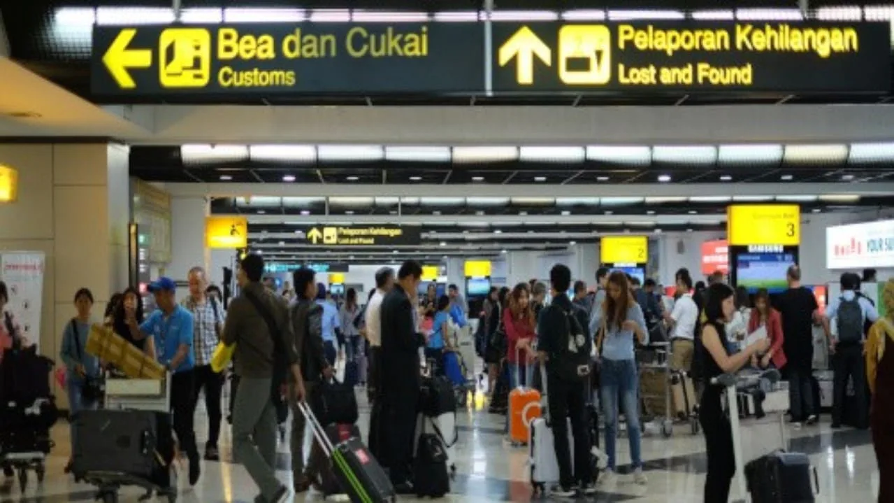 Ilustrasi bandara dan bea cukai. Foto: beacukai.